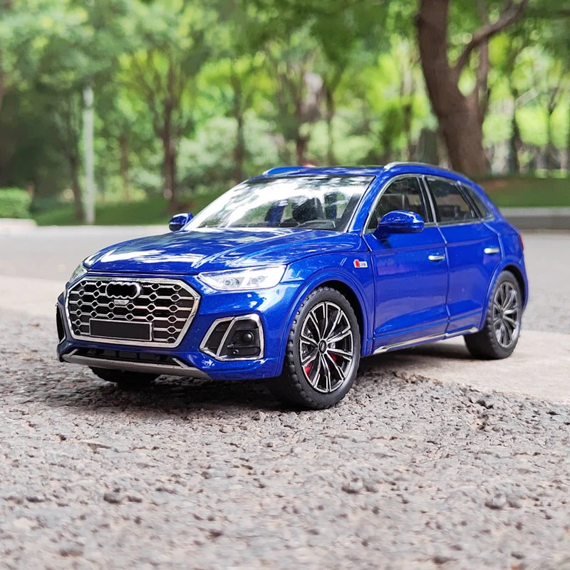 

High Simulation Alloy 1:24 New Q5 SUV Car Model Diecast & Toy Vehicle Metal Pull Back Car Sound Light Childrens Gift Collection