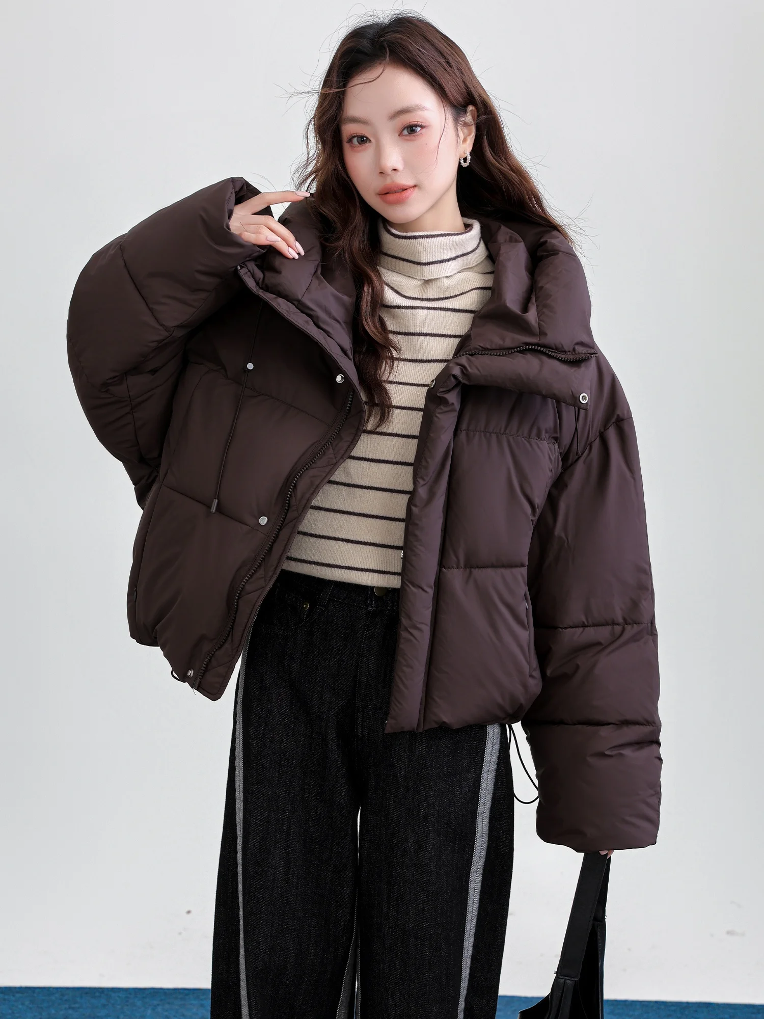 Qikaqi 2024 новинка зимы темно-коричневый пуховик с капюшоном одежда хлопковой