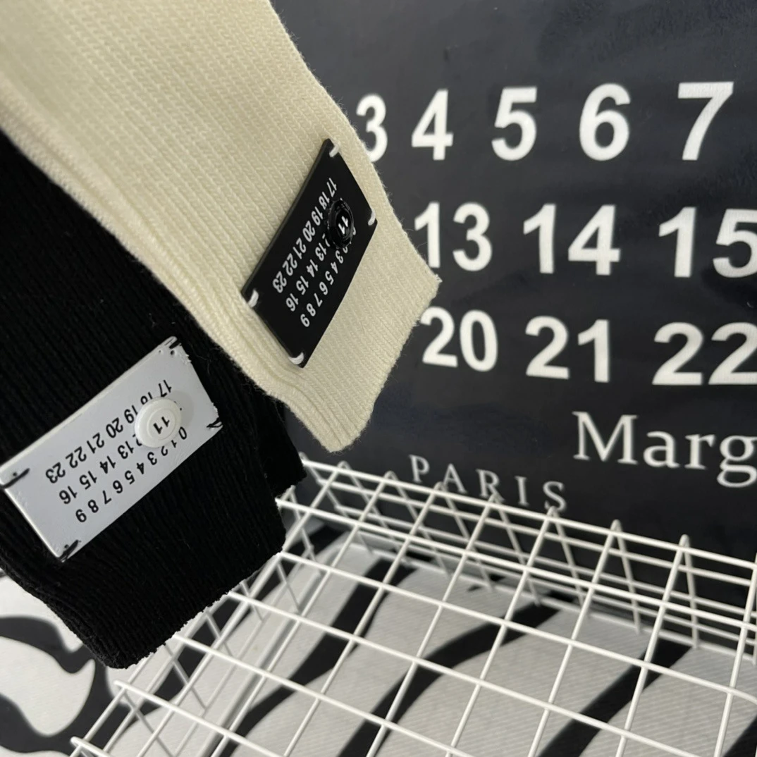 Luxury Margiela MM6 Socks Men's Women's Fashion 22SS MM Label Decoration Letters Mid-tube Skateboard Casual Sports Cotton