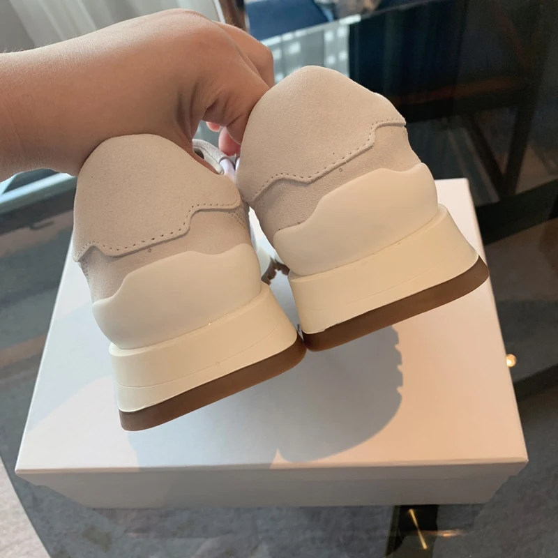 New casual sports shoes. The upper is made of imported cashmere  real silk. shoes for women sneakers