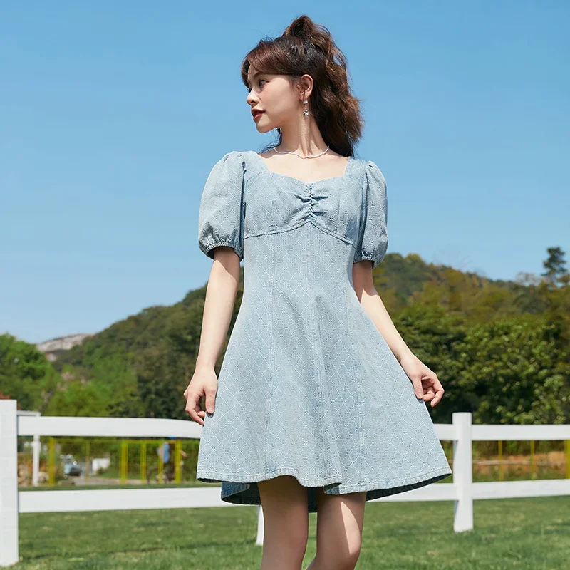 Женское джинсовое платье с пышными рукавами жаккардовое бриллиантами в стиле