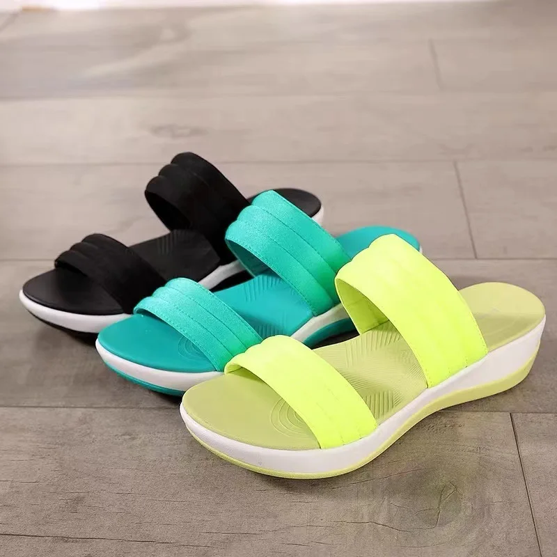 

Women Slippers 2022 Summer New Fashion Outdoor Wedge Beach Flat Sandals Casual Elegant Color Matching Round Head Kapcie Damskie