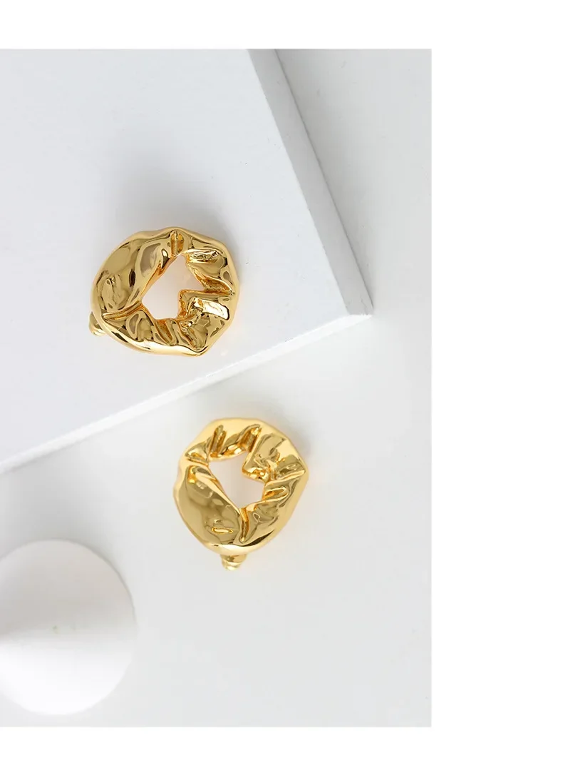 Серьги-гвоздики в нише из металла европейском и американском стиле