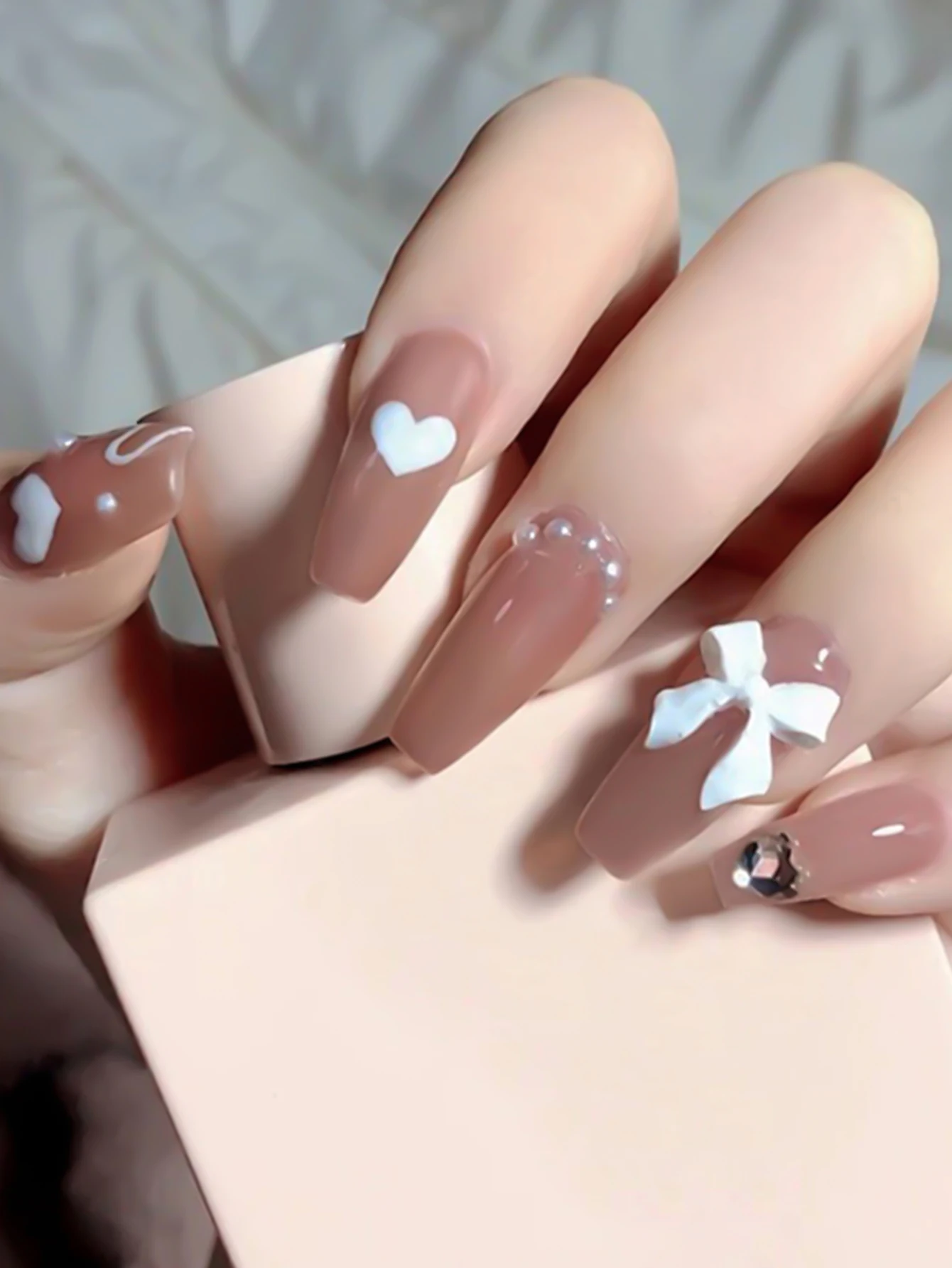 

Pearl Setting Nude Long False Nails with Harmless and Smooth Edge Nails for Daily and Parties Wearing