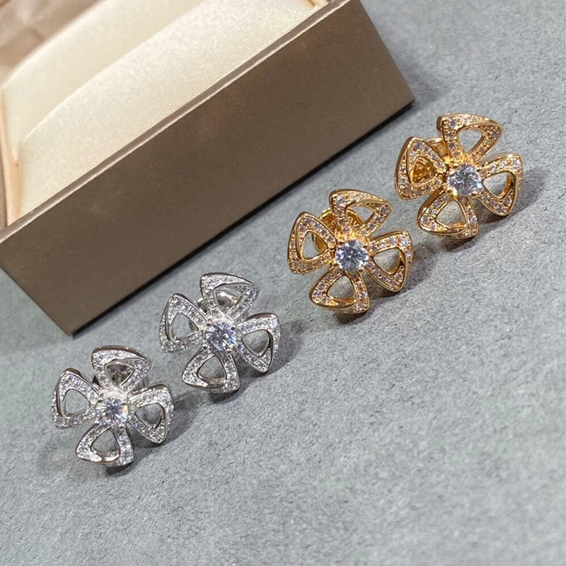 

Женские серьги в виде цветущих лепестков из серебра 2023 пробы