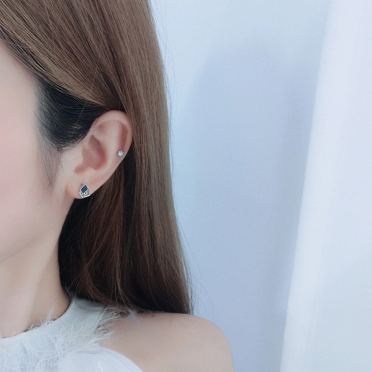 Женские серьги-гвоздики из серебра 925 пробы в минималистичном стиле