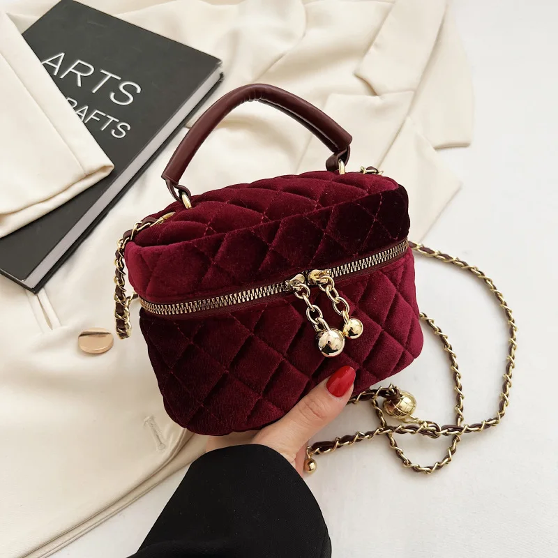 

Новая женская бархатная сумка через плечо с вышивкой из страз и цепочкой