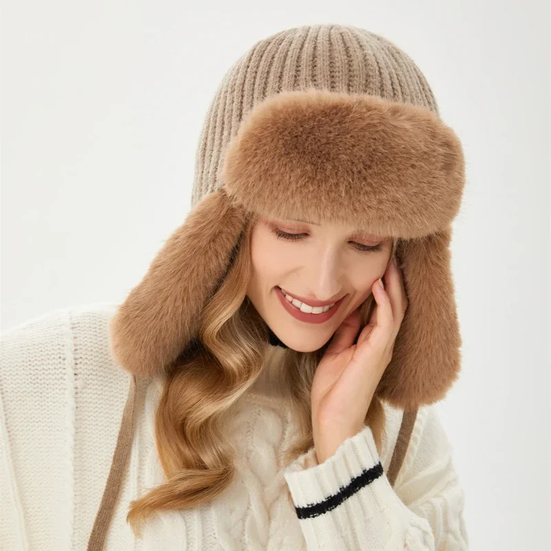 Женская зимняя шапка-бомбер из искусственного кроличьего меха