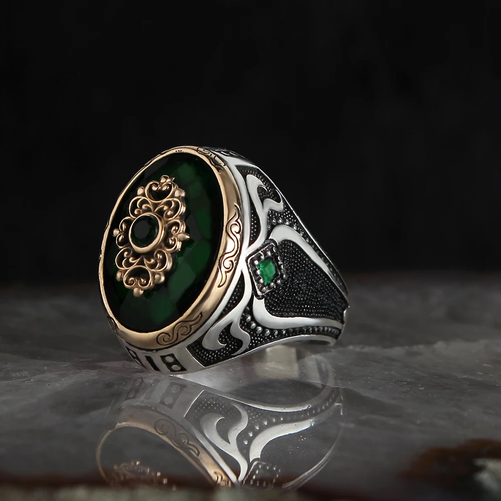 

Серебряное кольцо с цирконом