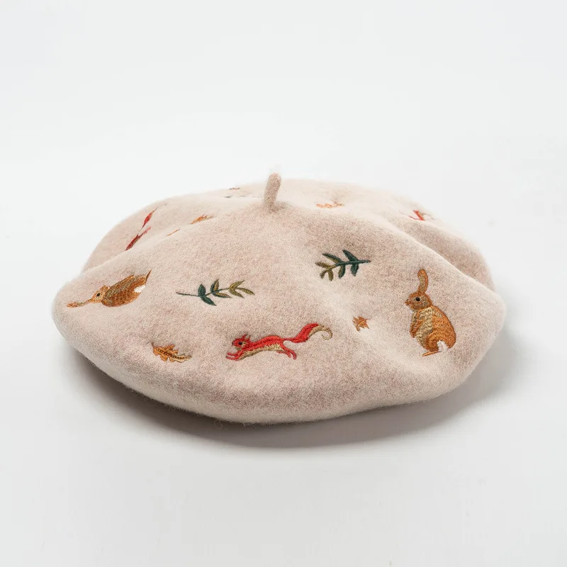 

Autumn and Winter New Mori Rabbit Squirrel Leaves Embroidered Wool Wool Beret Artist Hat Wool Hat berets caps for women