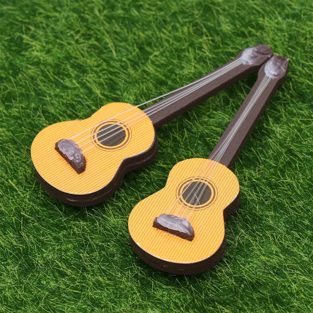 

2 Pcs Miniature Musical World Accessory Wooden Ornemant Guitar Table Top Decor Toy Room Bamboo Electric Accessories