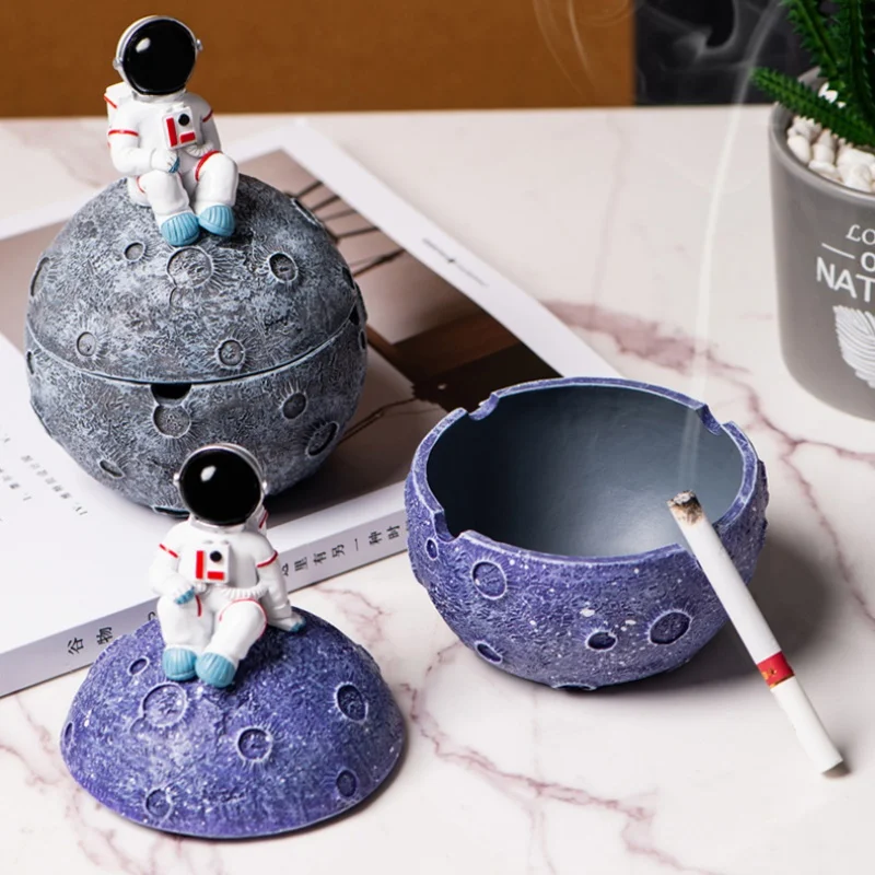 

Креативная пепельница астронавта с крышкой, украшение для дома, гостиной, рабочего стола, украшение для космонавта, полимерные поделки