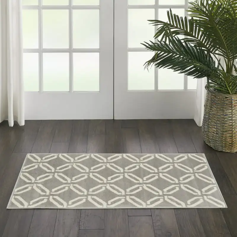 

Modern Trellis Grey 2' x 4' Area Rug, (2' x 4')