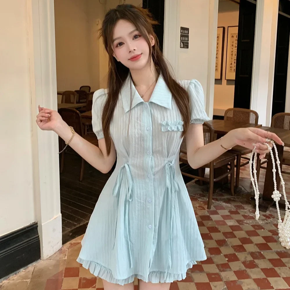 Синее платье-рубашка во французском стиле с высокой талией и короткими рукавами