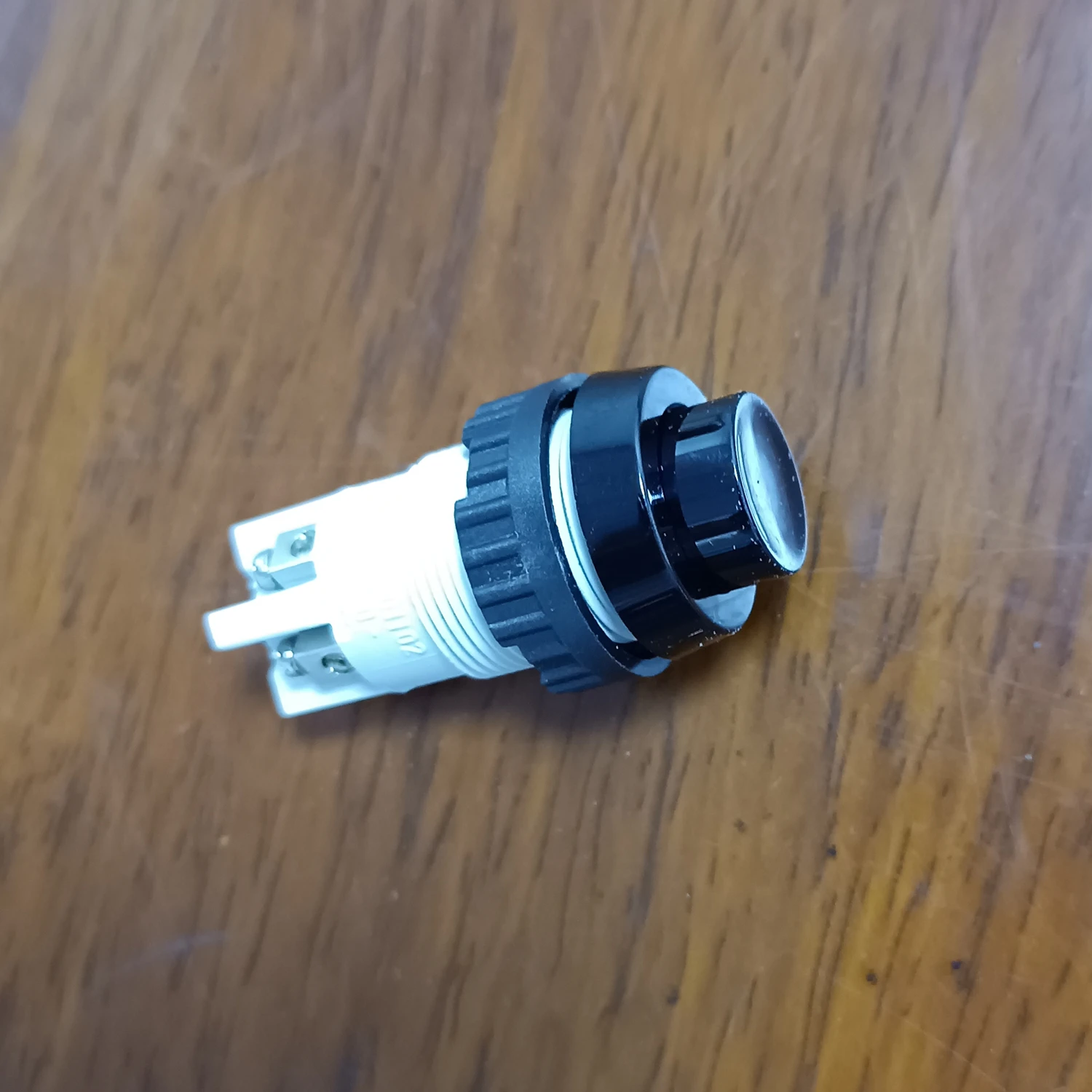 1.01.102.011/0104 кнопочный переключатель для режущего станка Germny 1X с автосбросом 1NC + 1NO