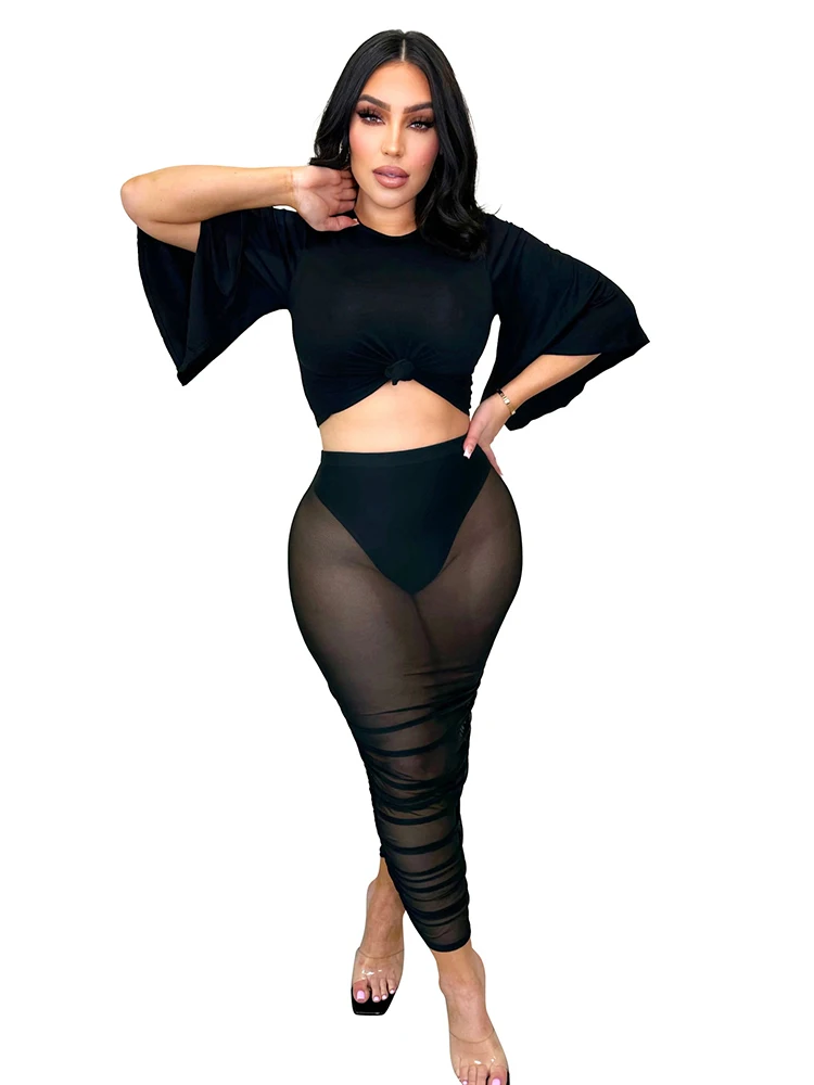 Летний женский костюм из двух предметов