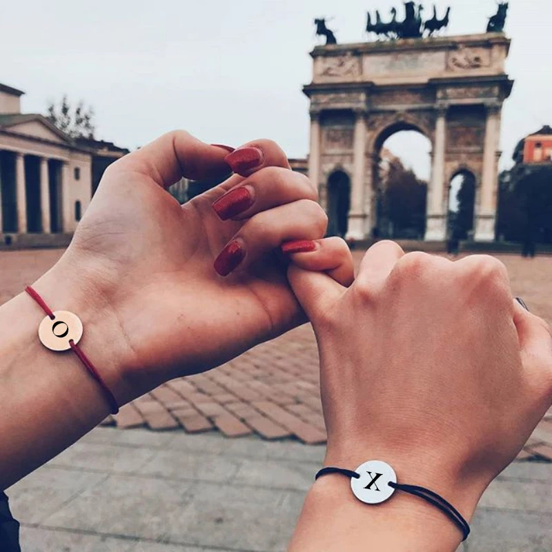 

Пользовательское имя письмо браслет Женщины Персонализированная гравировка пользовательское имя браслет для пары из нержавеющей стали Красный Черный Браслет-веревочка