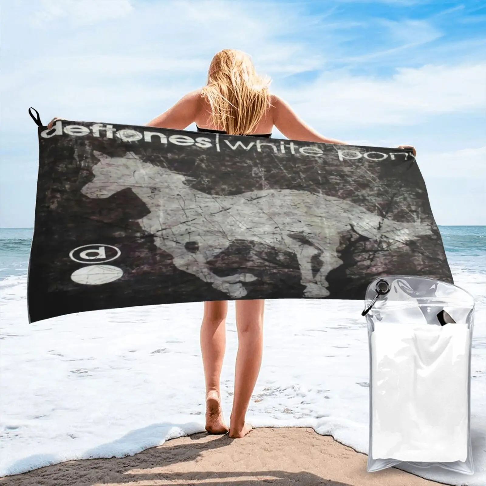 Полотенце раст. Полотенца пляжные с кармашками. Пляжные махровые полотенца. Махровое полотенце пляжное фото. Подушечка халат-одеяло в холодную погоду.