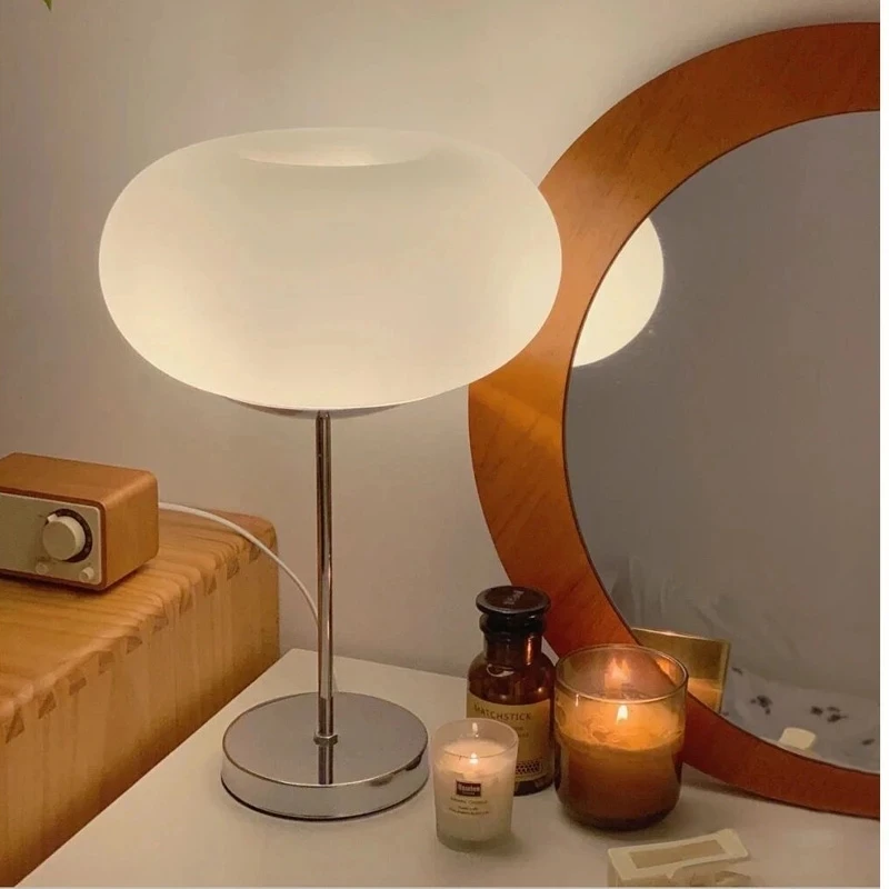 

Средневековая стеклянная настольная лампа прикроватная лампа для спальни Кабинета скандинавский Ins Декор для девочек студийная сетчатая Н...