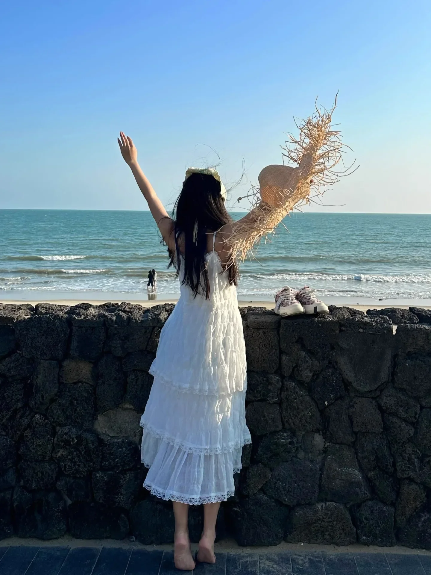 Женское платье на бретелях во французском стиле Белое Облегающее без рукавов с