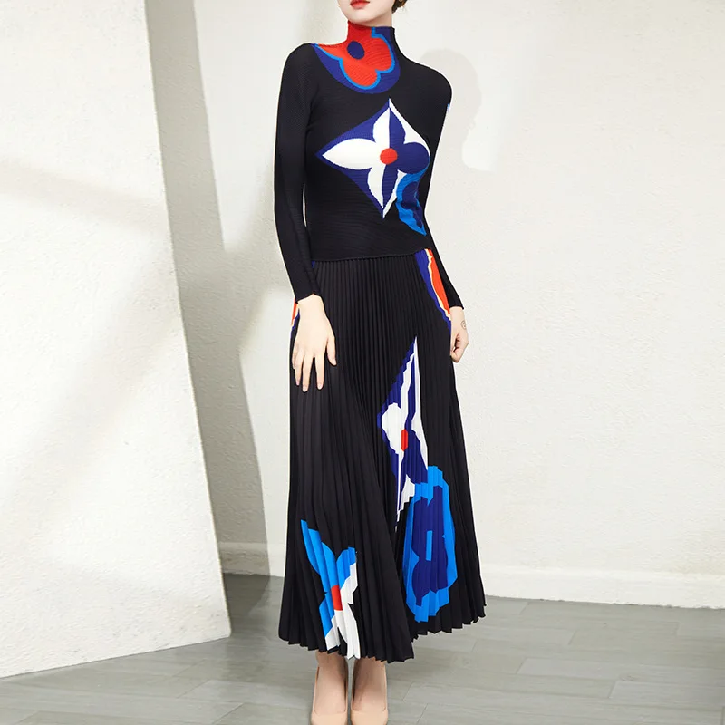 

Блузка женская с длинным рукавом и юбка с высокой талией