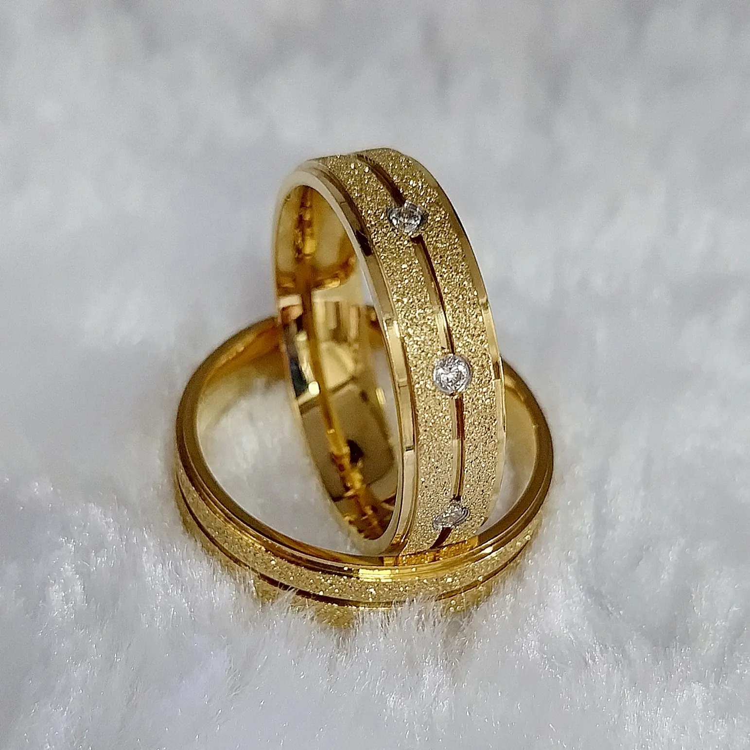 

Парные кольца ручной работы из нержавеющей стали с покрытием 24-каратным золотом