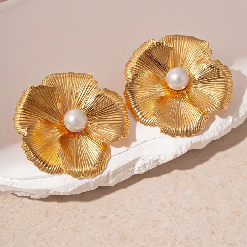 Женские серьги-гвоздики с жемчугом