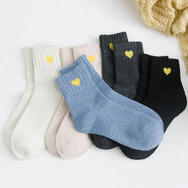 

Autumn Winter Women's Socks Love Cotton Middle Tube Ladies Socks Japanese College Style Peach Heart Cotton Socks Sox Wholesale