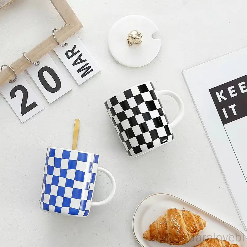 

Кружка в клетку в скандинавском стиле, керамическая чашка в клетку для кофе, для пары, для воды, молока, черная и белая решетка
