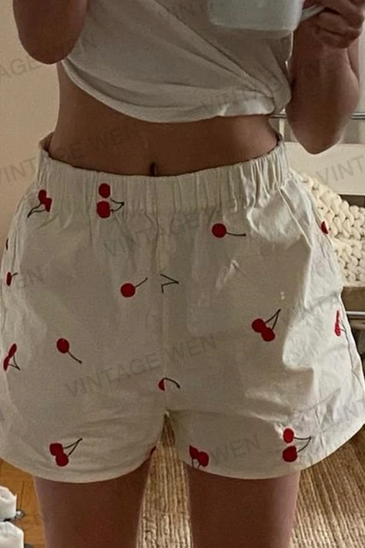 Рисунок 5 - Шорты женские с вышивкой вишни