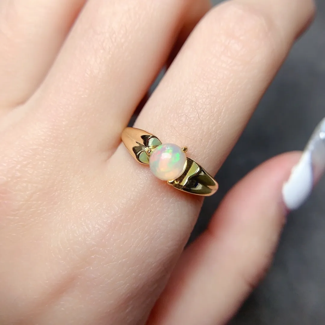 

Женское кольцо из серебра 925 пробы с натуральным опалом