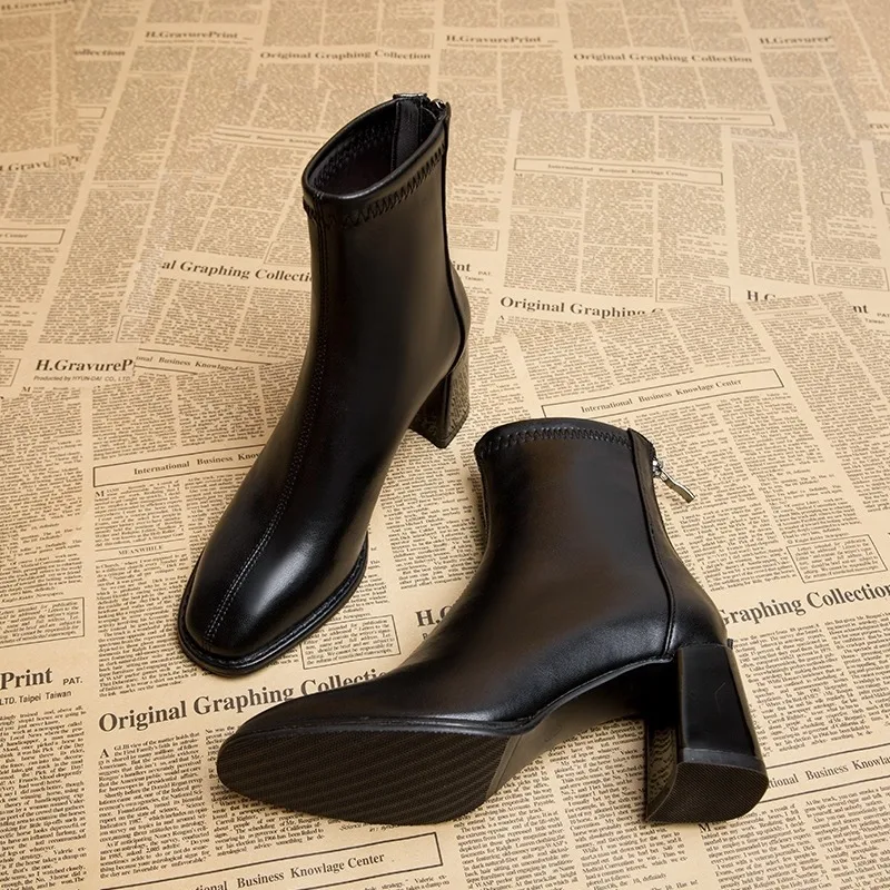 Ботинки женские короткие на среднем каблуке