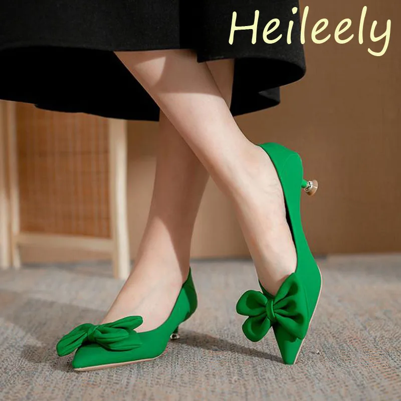 

Туфли-лодочки женские с острым носком, на низком каблуке 3 см