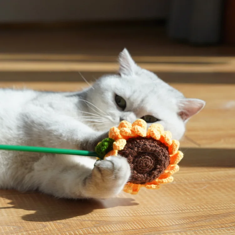 

Funny Handmade Flower Cat Stick Interactive Cat Teaser Wand Feather