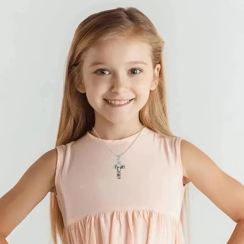 Ожерелье с подвеской в виде креста тремя кошками