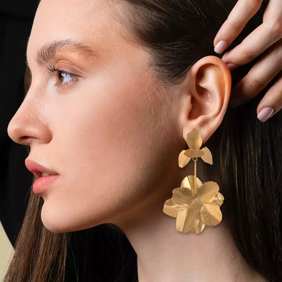 

Simple Design Long Statement Drop Earring Female Earring Fashion Gold Metal Flower Dangle Earrings Party Earrings Trend 2023