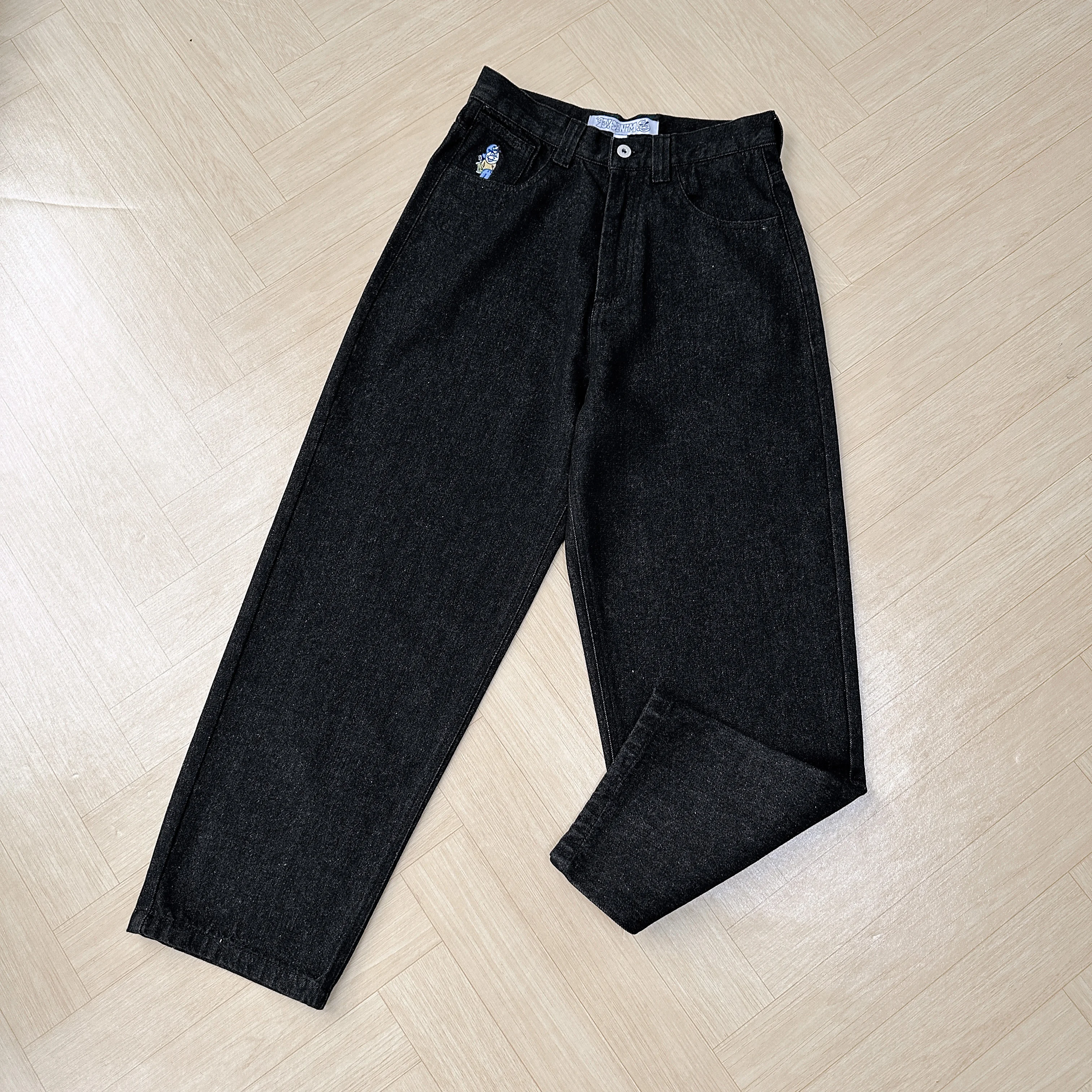 Мужские джинсы с принтом