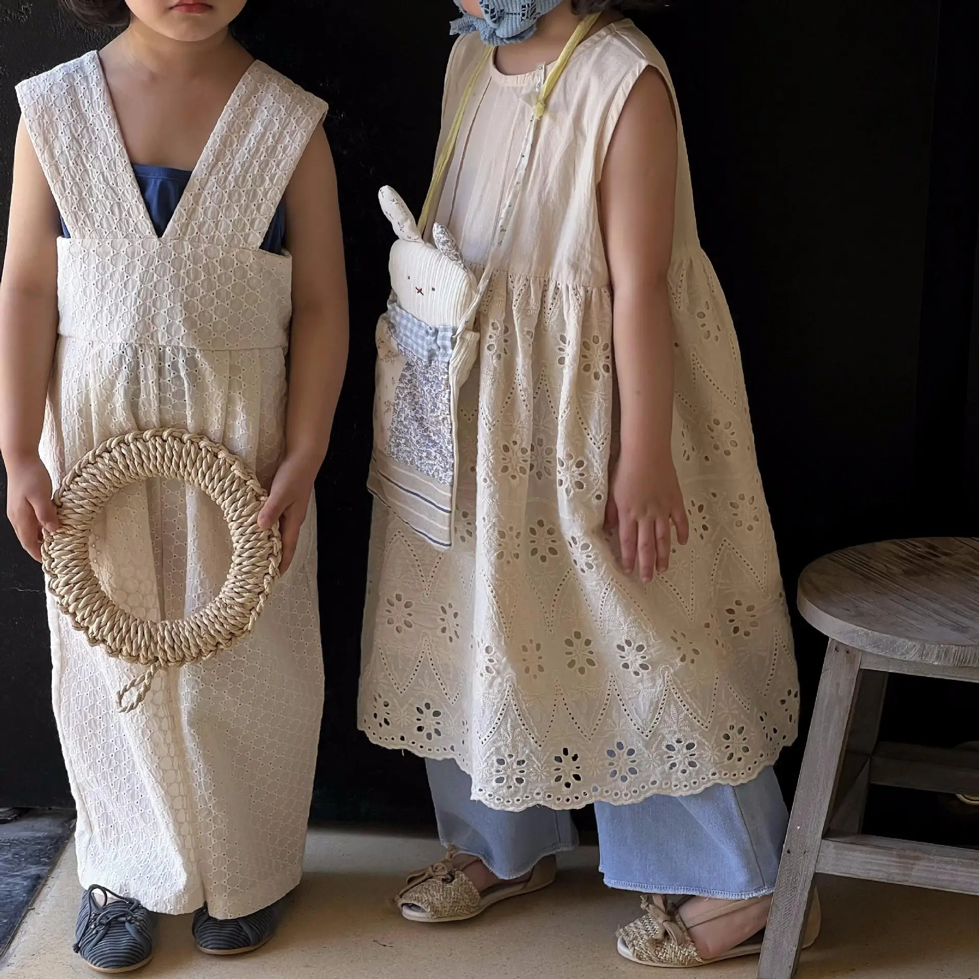 

Платье для девочек без рукавов в Корейском стиле Новинка Лето 2023 модный персиковый кружевной ажурный Повседневный простой милый сарафан для девочек