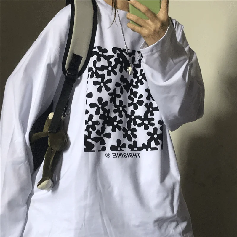 

HOUZHOU Autumn Harajuku Long Sleeve White Tshirts Women Oversized Basic T Shirt Streetwear Korean Fashion Top Female Aesthetic