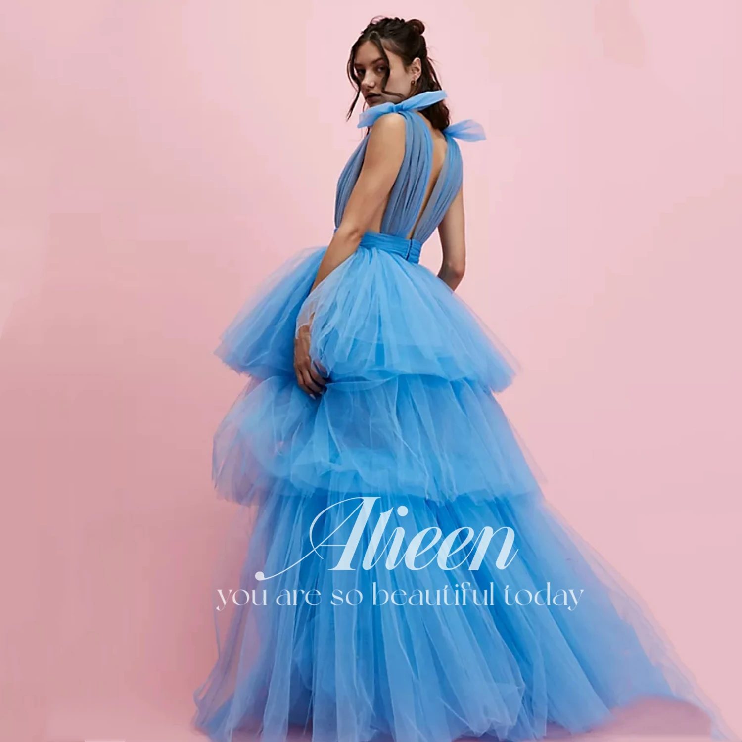 

Sky Blue Sweetheart Prom Gown V-Neck Bow Layered Tulle Front Short Back Long Ponchy Dress Elegant Party Dresses for Women 2023