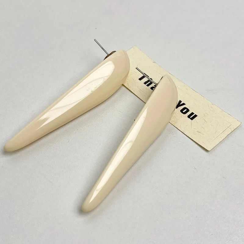 Новые простые преувеличенные серьги в форме острого конуса из смолы