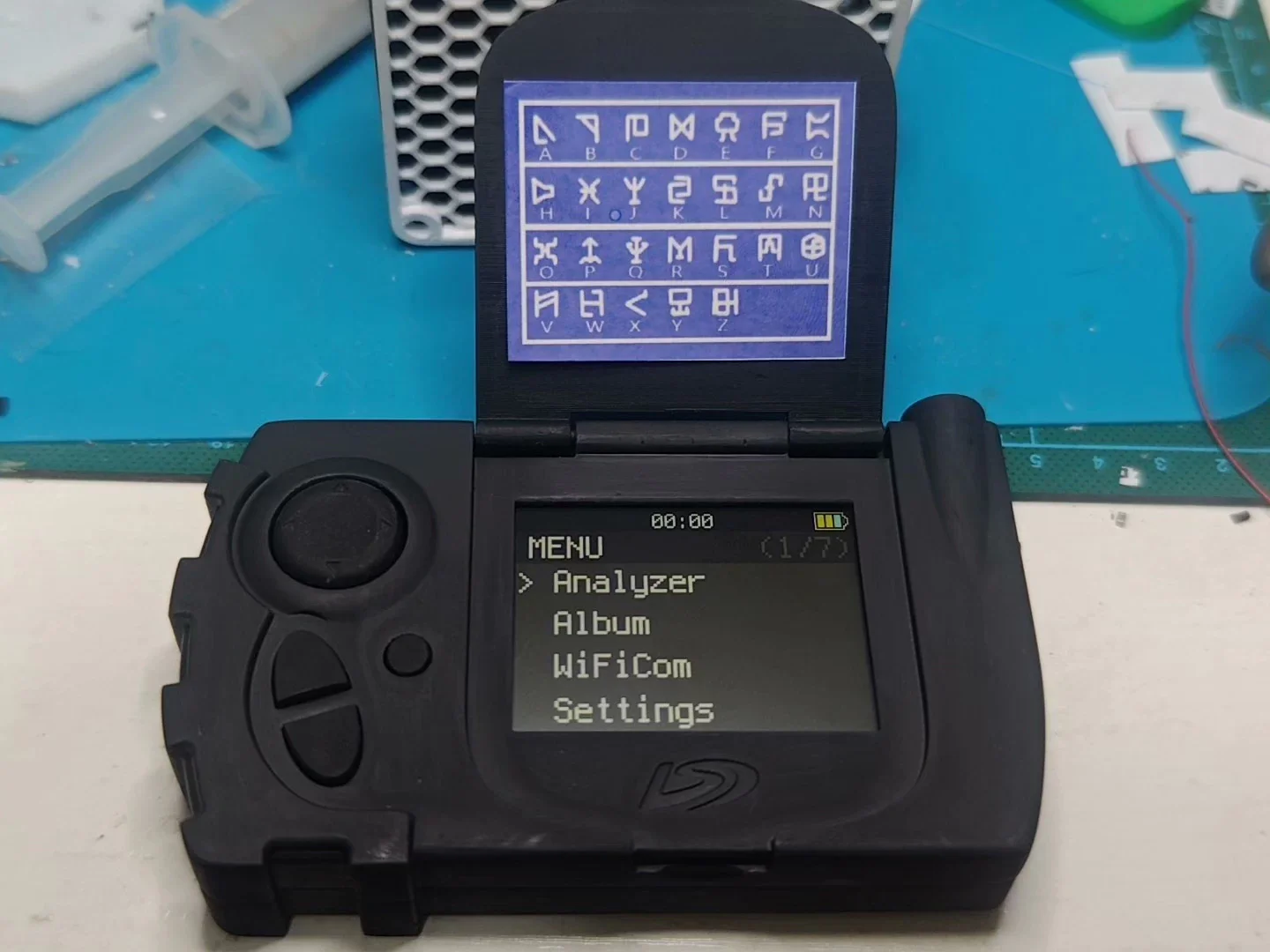 Фото Энциклопедия Digimon Pico Terminal DT (SLA Shell) - WiFiCom, онлайн-битвы, поддержка USB-C и Multi-Gen Pokedex №3