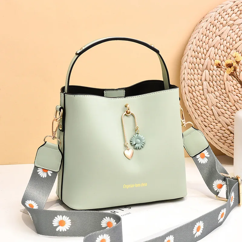 

Large Capacity Handbag For Women 2023 Leather Shoulder Crossbody Bag Famous Designer Luxury Female Simple Messenger Bucket Bag