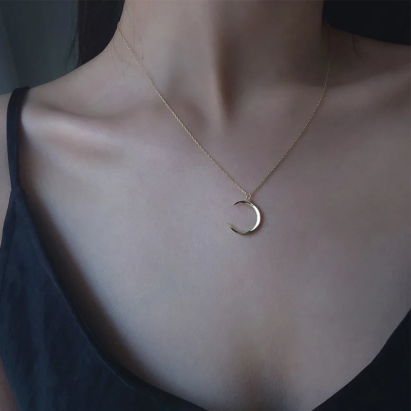 

Korean Fashion Moon Pendant Necklace Simple Metal Crescent Moon Necklace Gold and Silver Ladies Gift Jewelry Organizer