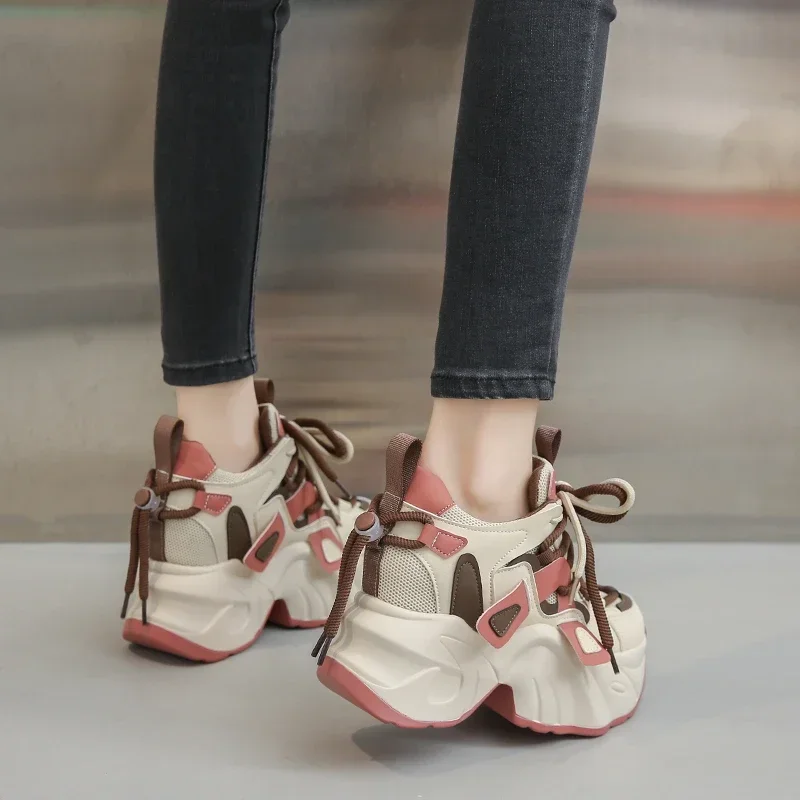 Женские кроссовки из экокожи на толстой нескользящей подошве 8 см