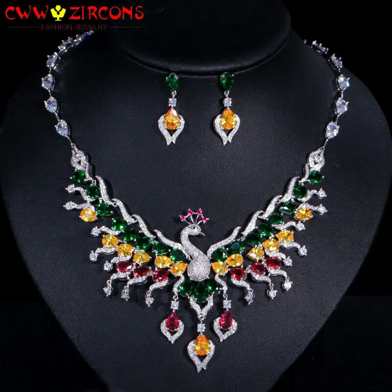 

Ожерелье-чокер с кулоном в виде павлина