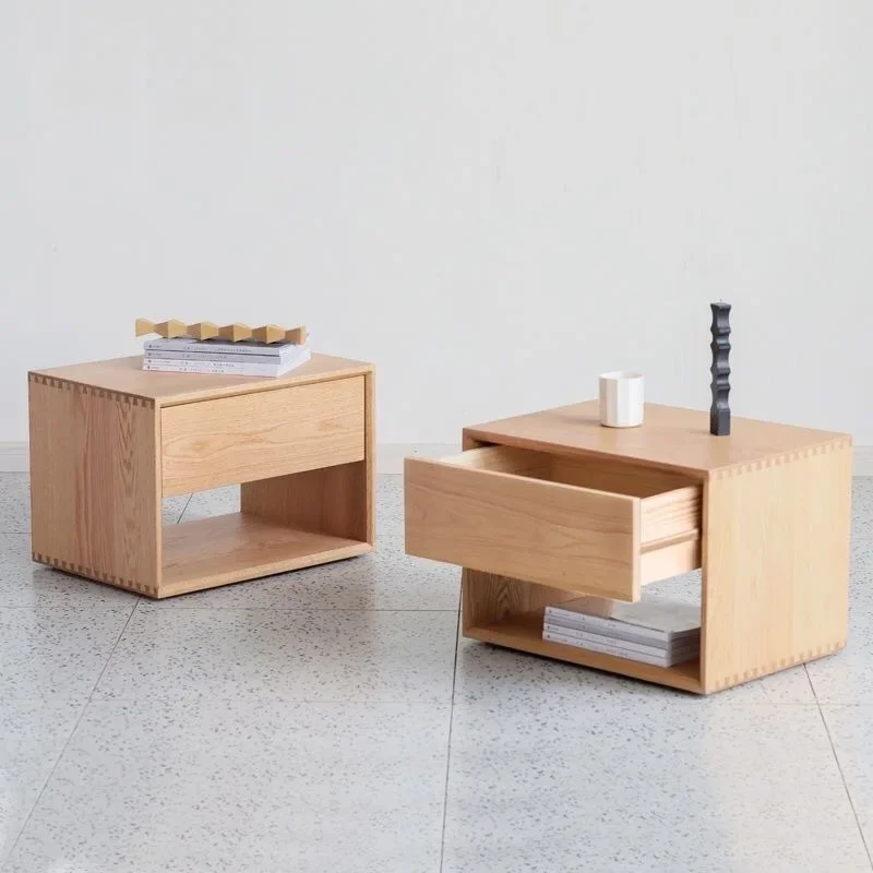 Прикроватная тумбочка из цельного дерева в скандинавском стиле современная
