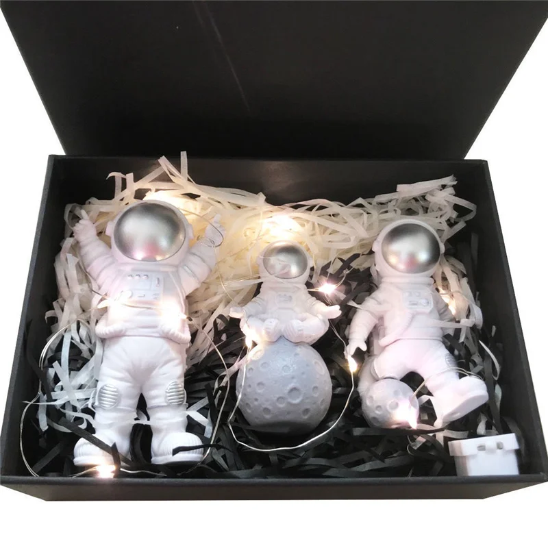 Фигурки астронавтов из смолы модный космонавт с луной скульптура декоративные