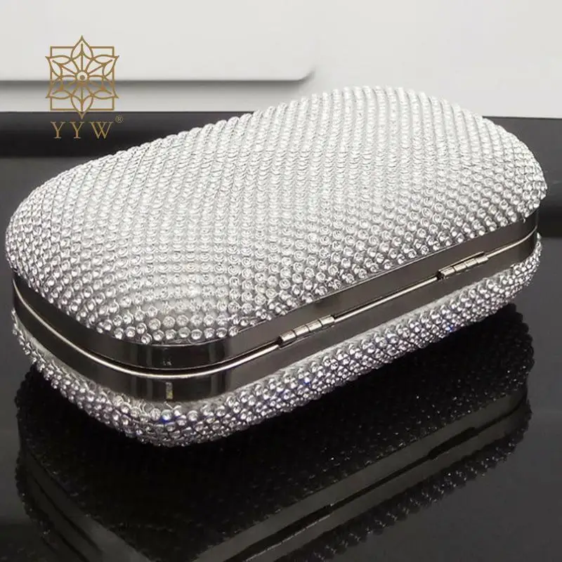 Рисунок 6 - Блестящие женские сумки-клатчи с бриллиантами