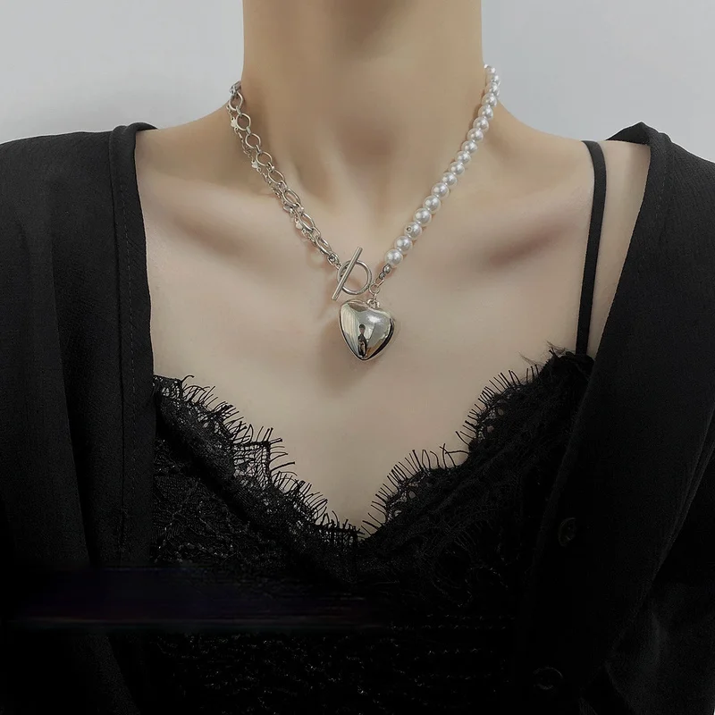 

U-Magical Designed Oversize Heart Pearl Asymmetry Pendant Necklace for Women Concise Necklace Creative Jewelry Accessories